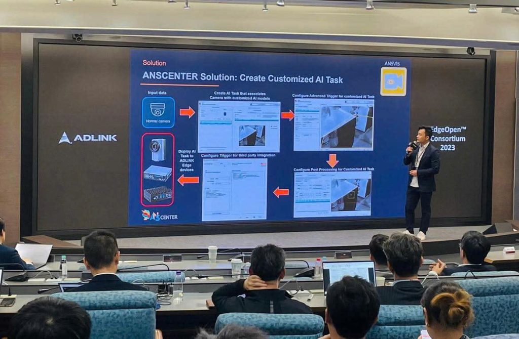 Ông Nguyễn Tuấn Nghĩa giới thiệu giải pháp tích hợp phần mềm của ANSCENTER với phần cứng ADLINK tại hội nghị quốc tế